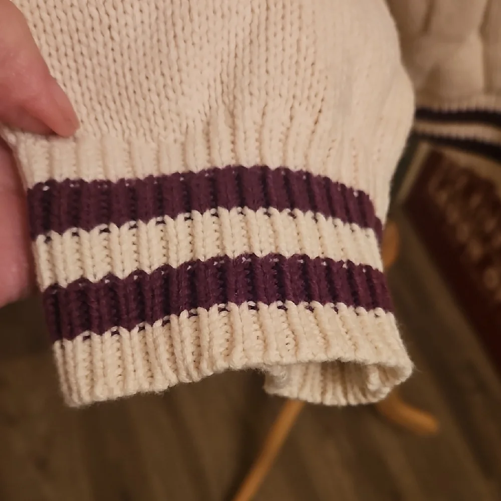 Forever 21 Cream Cardigan with Burgandy Applique and Trim - Picture 7 of 8